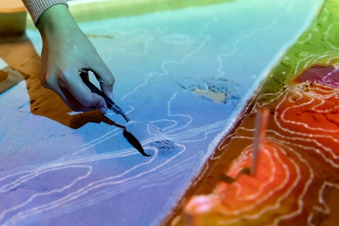 Sandworm is a Grasshopper plug-in that helps bridge between analog and digital modelling of landscapes.