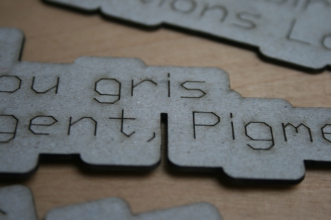 Automatically wrapps your text with a contour based on overlapping offsets of your text.